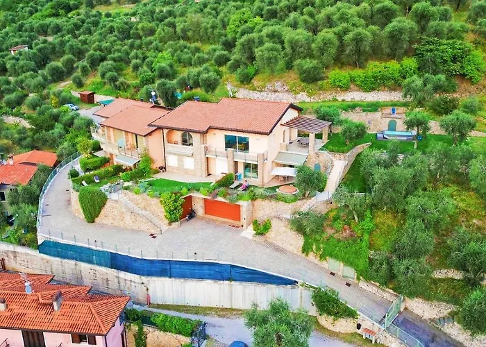 Al Feudo برنزوني سول جاردا